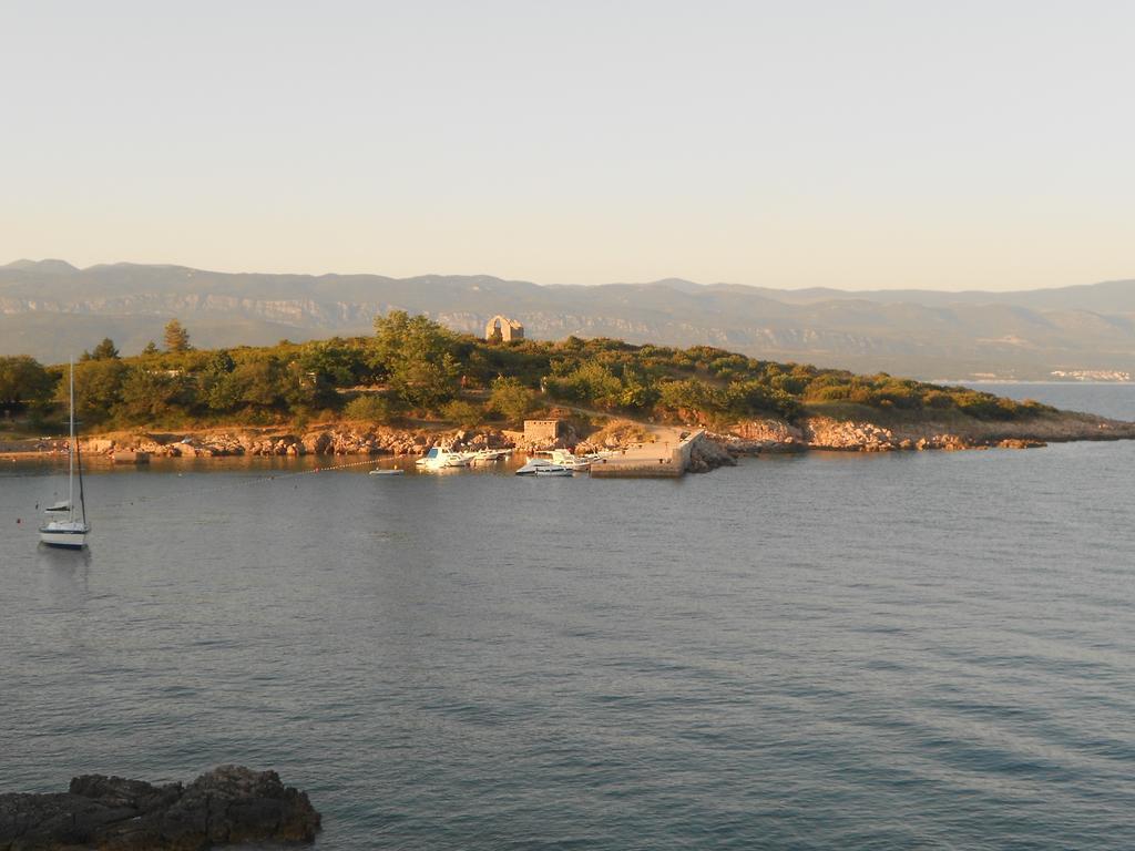 Apartment Andrija Vrbnik Esterno foto