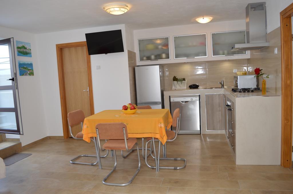 Apartment Andrija Vrbnik Esterno foto