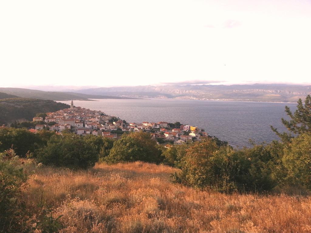 Apartment Andrija Vrbnik Esterno foto