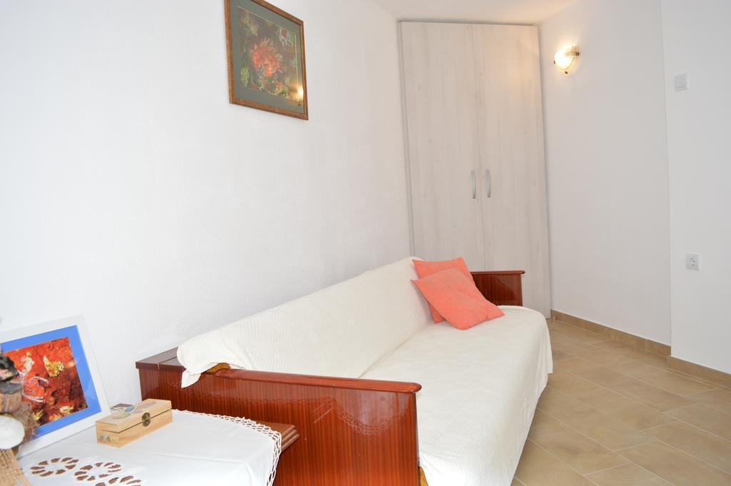 Apartment Andrija Vrbnik Esterno foto