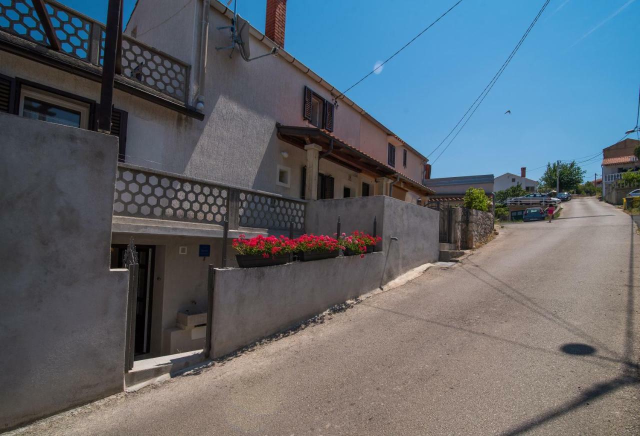 Apartment Andrija Vrbnik Esterno foto