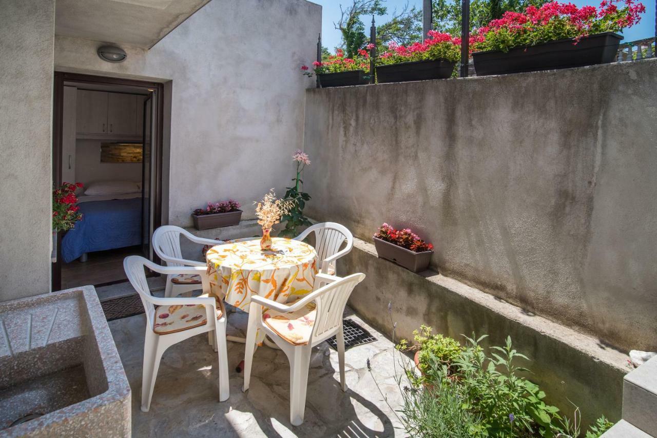 Apartment Andrija Vrbnik Esterno foto