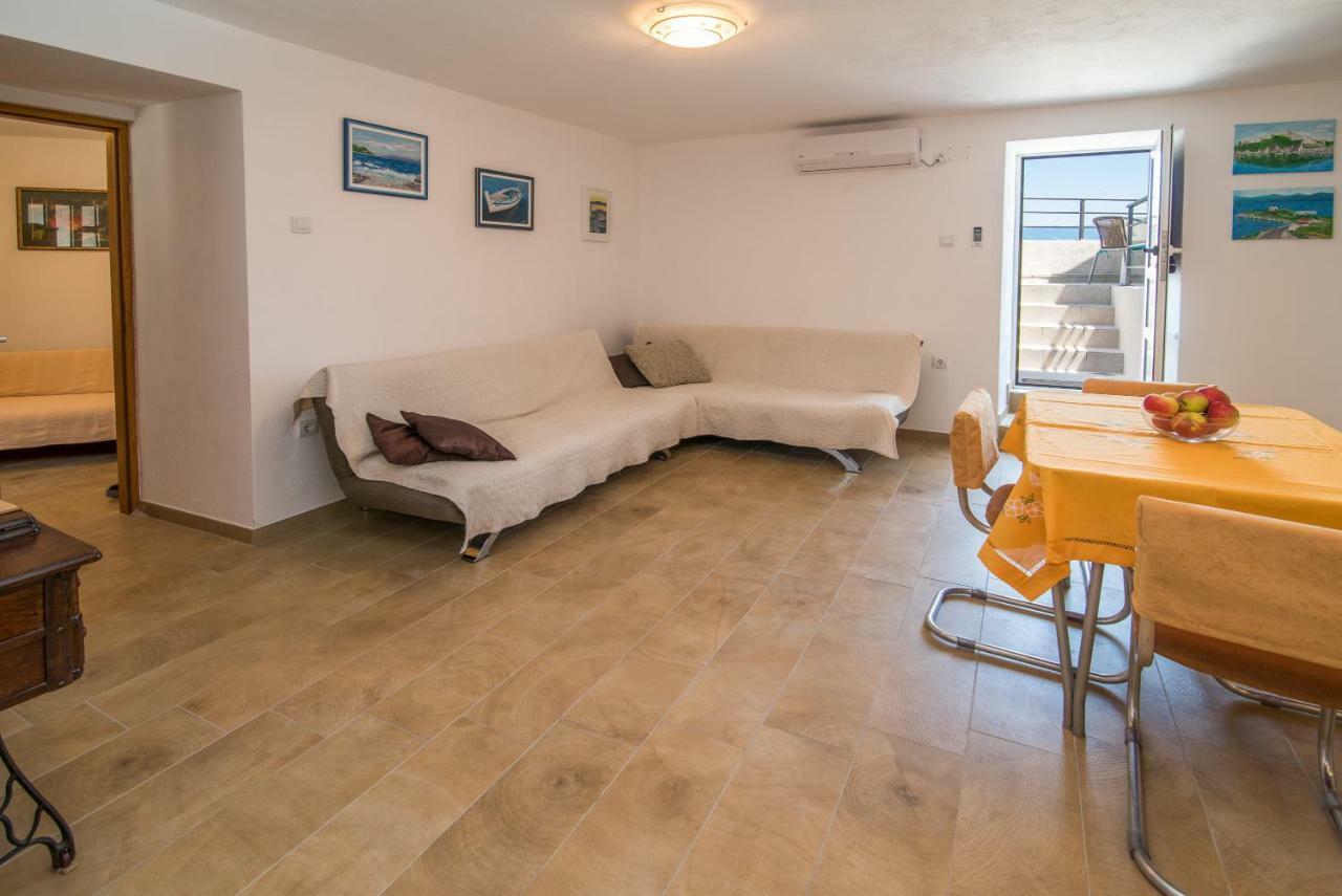 Apartment Andrija Vrbnik Esterno foto