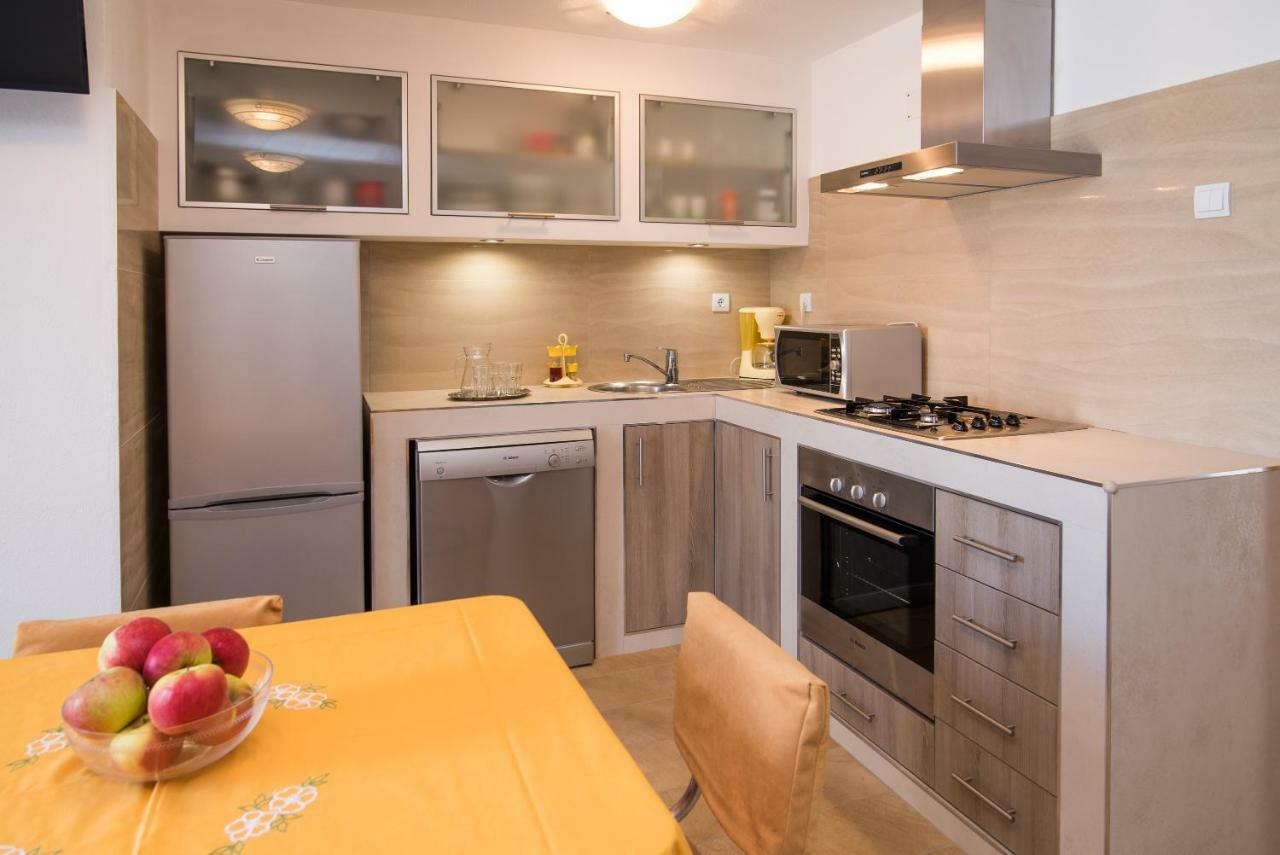 Apartment Andrija Vrbnik Esterno foto