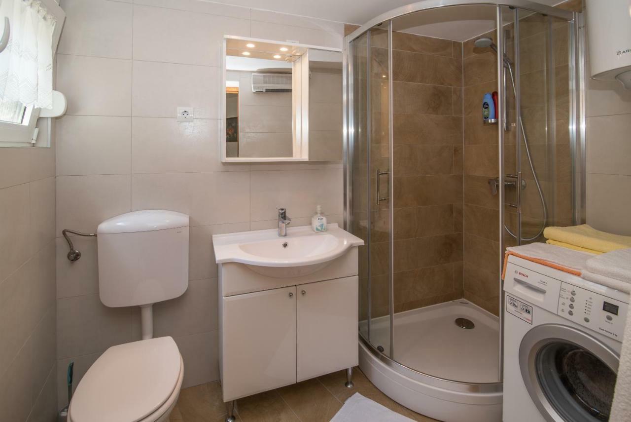 Apartment Andrija Vrbnik Esterno foto